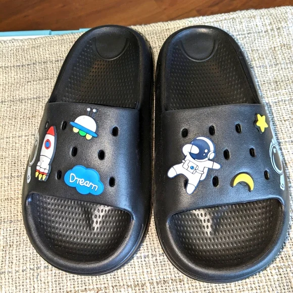 CERYTHRINA Black Slide Sandals Anti-Slip Pillow Slippers Ultra Light Space theme - Picture 2 of 7